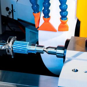 The grinding wheels in the WPG 7 CNC have a maximum diameter of 500 mm and a maximum width of 80 mm.