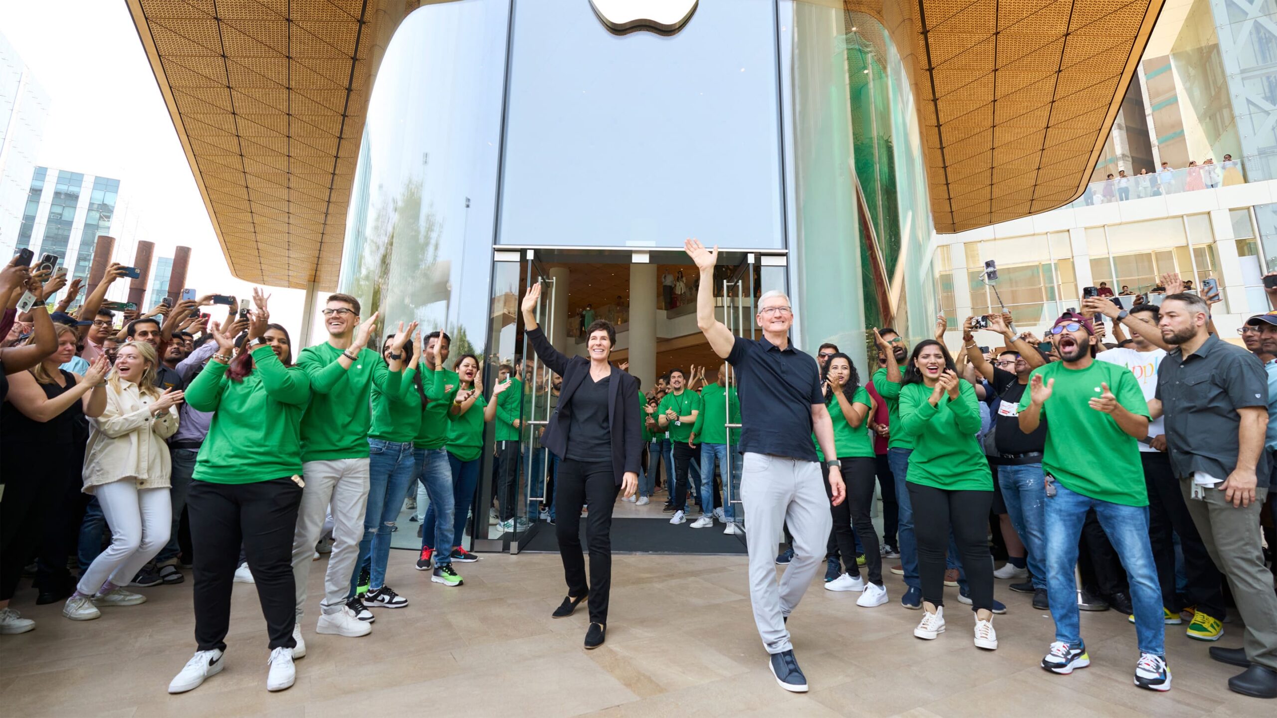 India Apple Store opening day